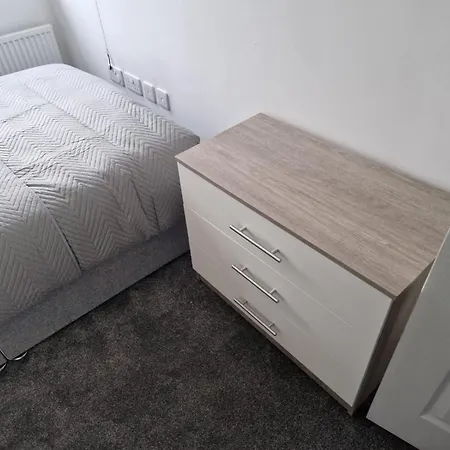 Guest house Spacious Luxurious Serviced 4 *