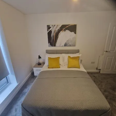Spacious Luxurious Serviced 4 Sheffield