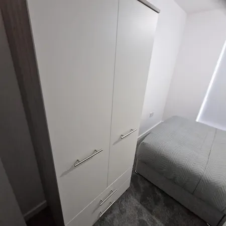 Spacious Luxurious Serviced 4