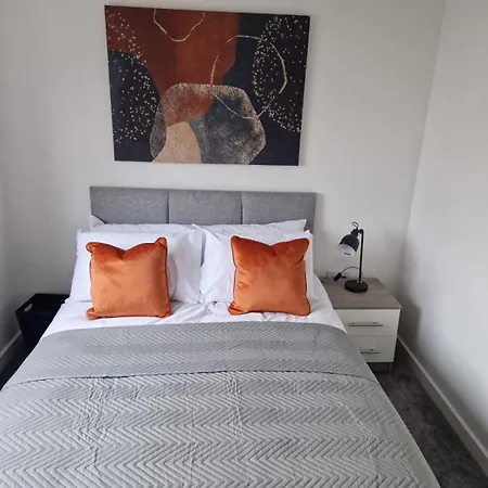 Spacious Luxurious Serviced 4 Sheffield