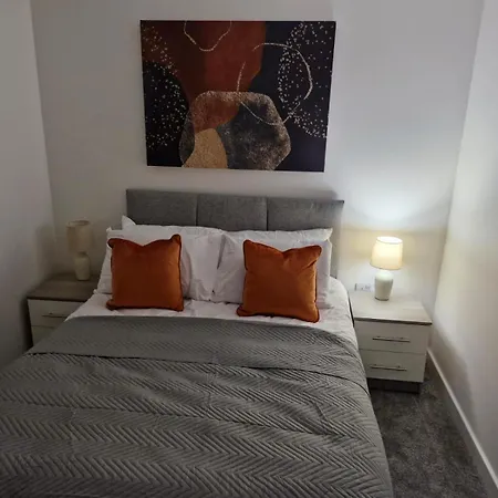 Spacious Luxurious Serviced 4 *