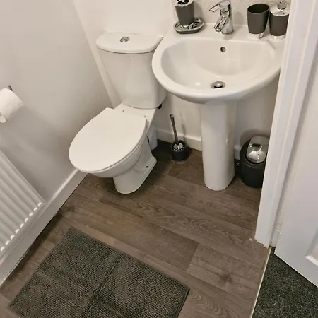 Spacious Luxurious Serviced 4 Sheffield